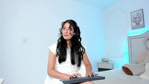 Snapshot of juliee_ross chatting on 9, 5, 2026 juliee_ross online show from 9, 5, 2026