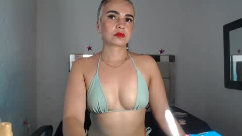 Snapshot of julieta__fox_ chatting on 13, 1, 2025 julieta__fox_ online show from 13, 1, 2025