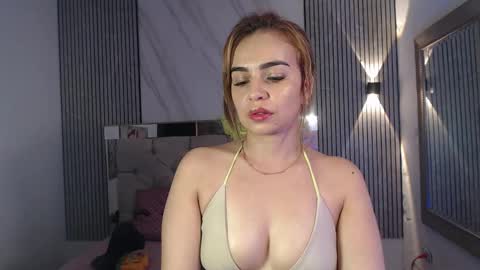 Snapshot of julieta__fox_ chatting on 21, 10, 2025 julieta__fox_ online show from 21, 10, 2025