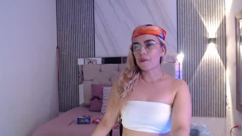 julieta__fox_ online show from 29, 3, 2026