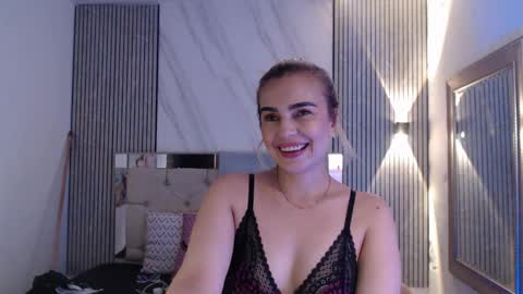 julieta__fox_ online show from 30, 4, 2026
