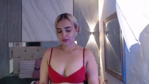 julieta__fox_ online show from 2, 5, 2026