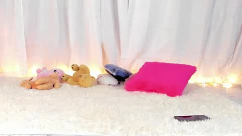 Snapshot of julieta_j chatting on 5, 12, 2024 Julieta online show from 5, 12, 2024