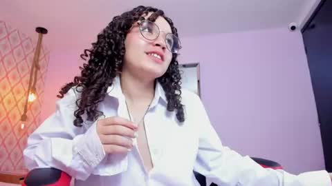 Snapshot of julieta_windsor chatting on 4, 7, 2026 JULIETA online show from 4, 7, 2026