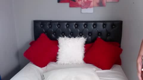 julietha fox online show from 5, 3, 2025