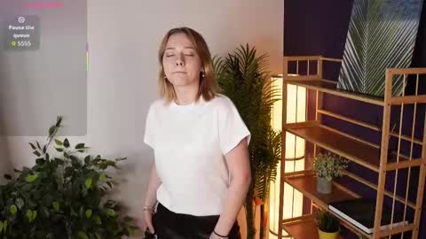 Mia online show from 17, 9, 2025