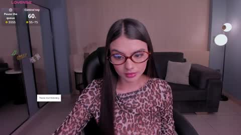Juliette Moreau online show from 12, 5, 2026