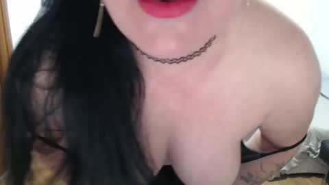 Julie online show from 5, 3, 2025