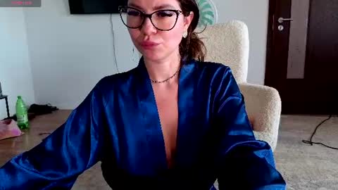 Snapshot of jullyenn chatting on 4, 7, 2026 Jully online show from 4, 7, 2026