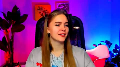 Snapshot of junewoods chatting on 13, 11, 2025 junewoods online show from 13, 11, 2025