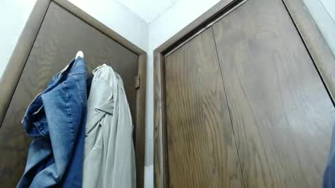 Snapshot of junk_yard_dog chatting on 19, 11, 2025 Dave online show from 19, 11, 2025