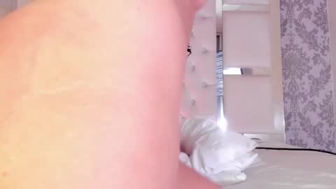 EMI  independent model  online show from 20, 1, 2025