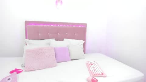 Snapshot of just_isa chatting on 6, 3, 2025 Isa y Luci online show from 6, 3, 2025