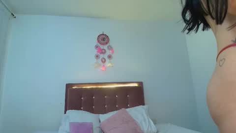 Snapshot of just_isa chatting on 4, 12, 2025 Isa y Luci online show from 4, 12, 2025