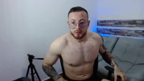 justin_mackenlly online show from 7, 4, 2026