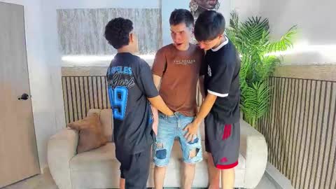 Snapshot of justingtime21 chatting on 16, 12, 2025 justingtime21 online show from 16, 12, 2025