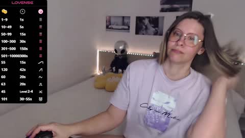 Julie online show from 8, 3, 2025