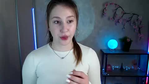 Snapshot of kamilla_love_ chatting on 5, 5, 2026 kamilla_love_ online show from 5, 5, 2026