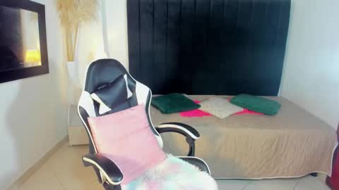 karen_adamss online show from 4, 2, 2026
