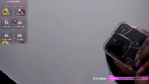 Snapshot of karen_roldan chatting on 4, 10, 2025 online show from 4, 10, 2025