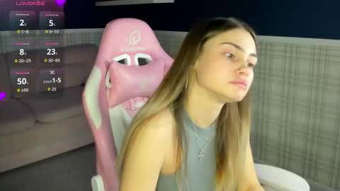 Snapshot of karina_broks chatting on 17, 10, 2025 karina_broks online show from 17, 10, 2025