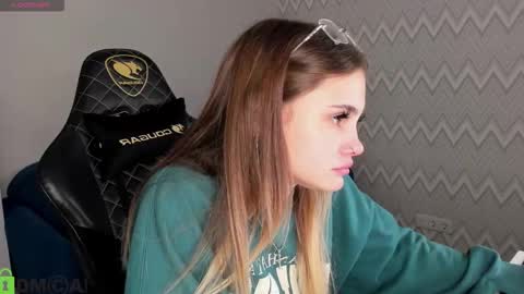 Snapshot of karina_broks chatting on 20, 10, 2025 karina_broks online show from 20, 10, 2025