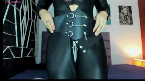 KARINNA  RAVEN online show from 13, 5, 2026