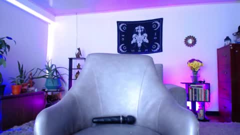 Snapshot of kariyn_milf chatting on 6, 2, 2025 Y ZAHRA im expecting 200 thumbs up on my altar online show from 6, 2, 2025