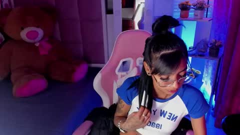 karlaslutskinny__ online show from 6, 3, 2026