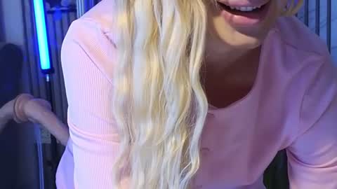 Julia online show from 6, 7, 2026