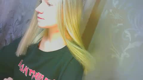 Snapshot of karolynafox chatting on 18, 9, 2025 Caroline Fox online show from 18, 9, 2025