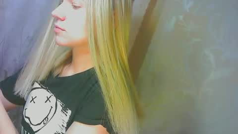 Snapshot of karolynafox chatting on 20, 9, 2025 Caroline Fox online show from 20, 9, 2025