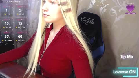 Snapshot of karolynafox chatting on 5, 3, 2026 Caroline Fox online show from 5, 3, 2026