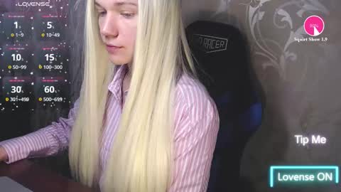 Snapshot of karolynafox chatting on 6, 3, 2026 Caroline Fox online show from 6, 3, 2026