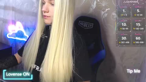 Snapshot of karolynafox chatting on 14, 3, 2026 Caroline Fox online show from 14, 3, 2026