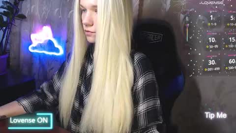 Snapshot of karolynafox chatting on 18, 3, 2026 Caroline Fox online show from 18, 3, 2026