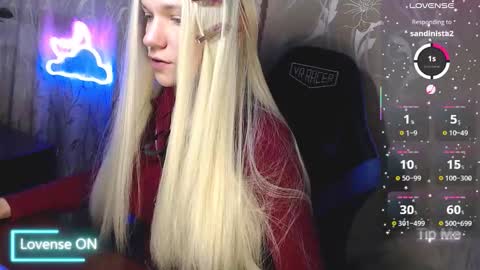 Snapshot of karolynafox chatting on 19, 3, 2026 Caroline Fox online show from 19, 3, 2026