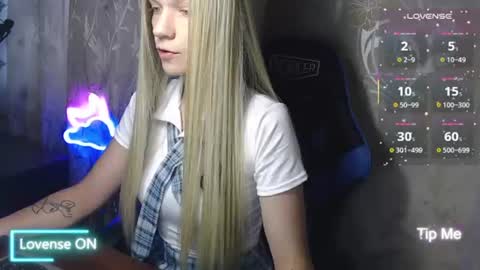 Caroline Fox online show from 25, 7, 2026