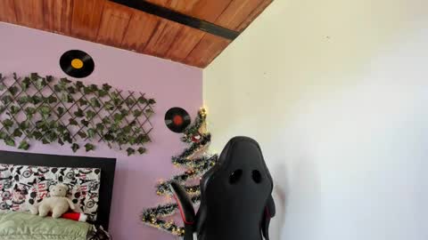 kassandra james online show from 2, 1, 2025