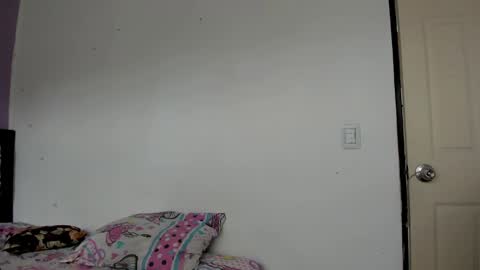 kassandra james online show from 24, 2, 2025