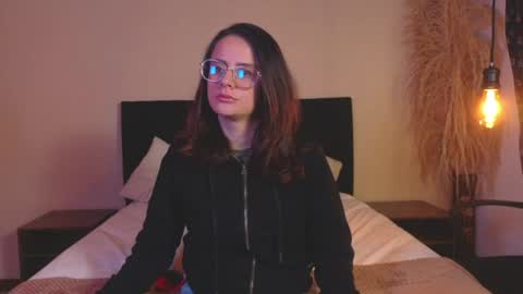 kassandra james online show from 22, 7, 2026