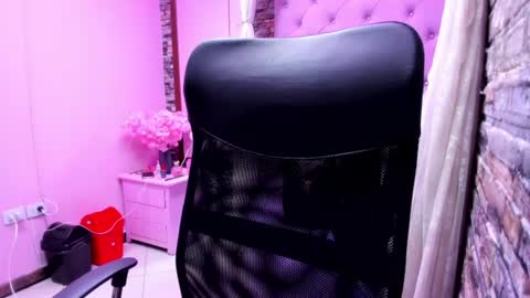Snapshot of kassy_stone chatting on 18, 6, 2026 kassy Stone online show from 18, 6, 2026