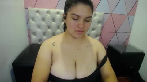 Snapshot of katalina_santana25 chatting on 20, 11, 2025 katalina santana25 online show from 20, 11, 2025