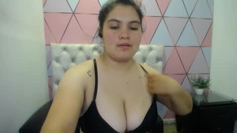 Snapshot of katalina_santana25 chatting on 4, 3, 2026 katalina santana25 online show from 4, 3, 2026