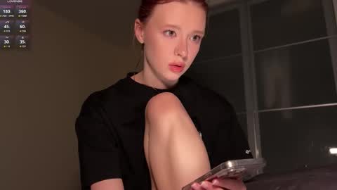 Snapshot of katana_white chatting on 1, 3, 2026 meeellowmarsh - Instagram online show from 1, 3, 2026