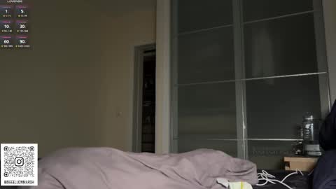 Snapshot of katana_white chatting on 12, 3, 2026 meeellowmarsh - Instagram online show from 12, 3, 2026