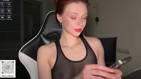 Snapshot of katana_white chatting on 20, 3, 2026 meeellowmarsh - Instagram online show from 20, 3, 2026