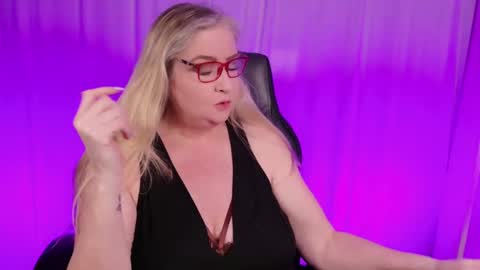 Kat D Sinclair online show from 8, 2, 2025