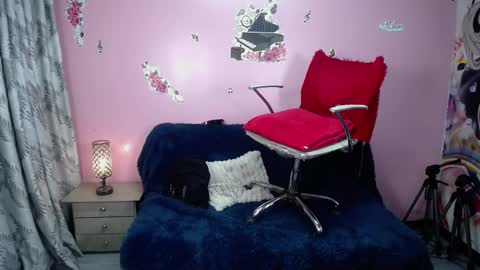 kate_lawrence_ online show from 12, 12, 2024