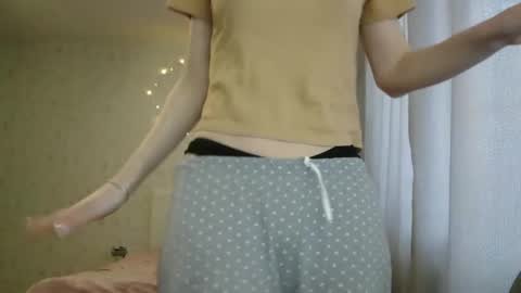 Snapshot of katekalen chatting on 20, 2, 2025 Kate Bunny online show from 20, 2, 2025